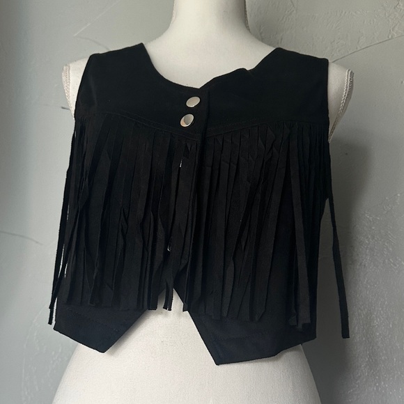 Elegant Black Fringe Sleeveless Top - Picture 6 of 9
